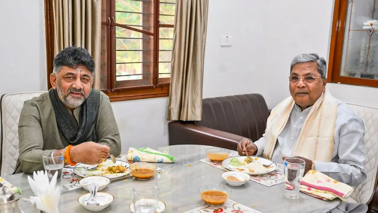 Karnataka CM Siddaramaiah with Dy CM D K Shivakumar to hold a breakfast meeting over possible leadership change. File Photo